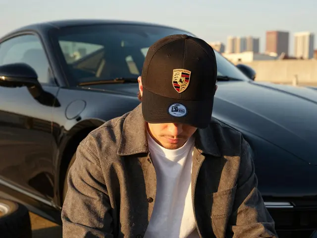 ¿Qué significa 59FIFTY en las gorras Porsche oficiales?